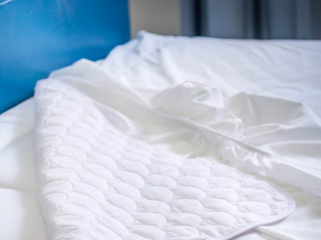 What's the Difference Between a Mattress Pad and a Mattress Topper?